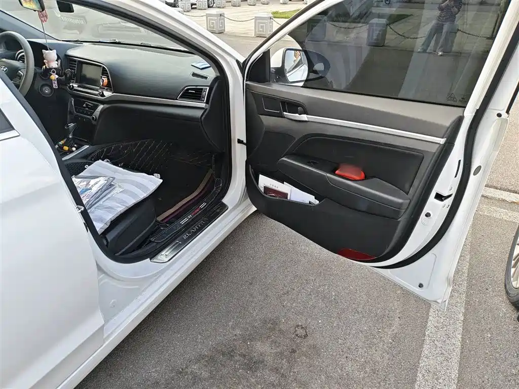 Hyundai Elantra 2017 — фото 20