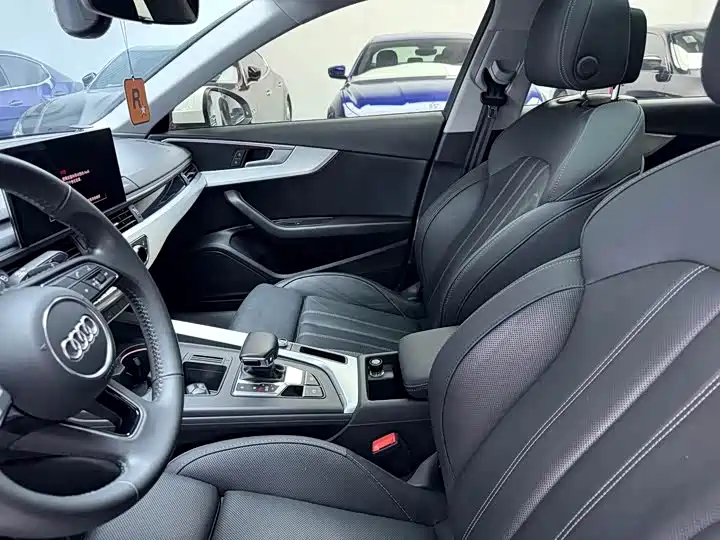 Audi A4L 2020