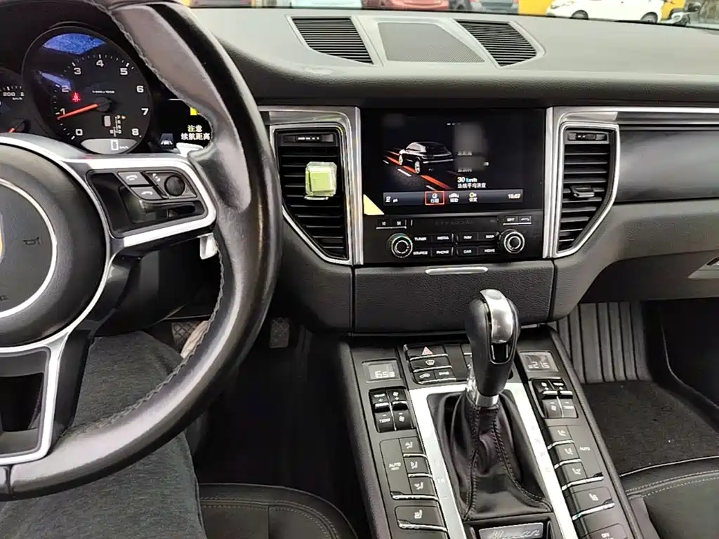 Porsche Macan 2017 — фото 10