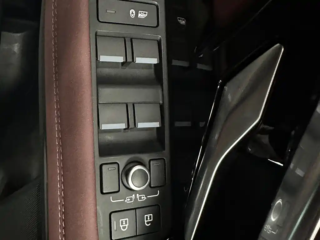 Land Rover Evoque 2024 — фото 13