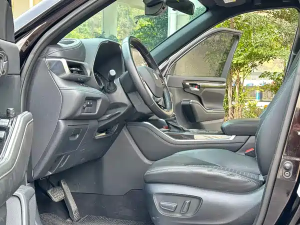 Toyota Crown Kluger 2022