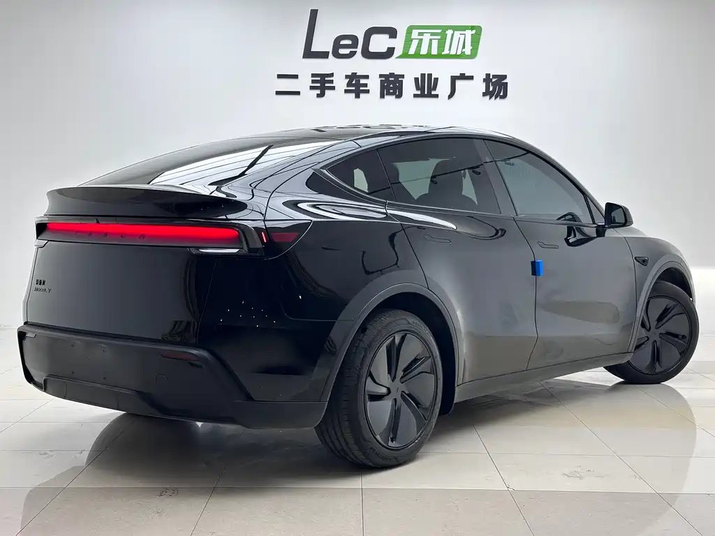 Tesla Model Y 2026