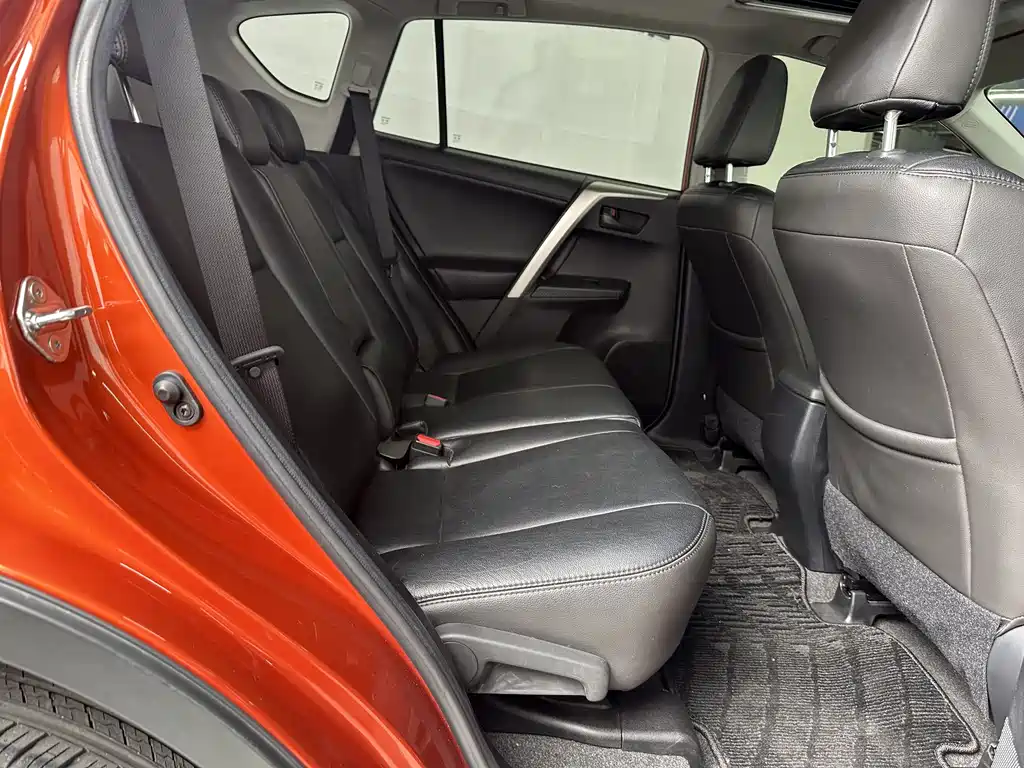 Toyota RAV4 2016 — фото 10