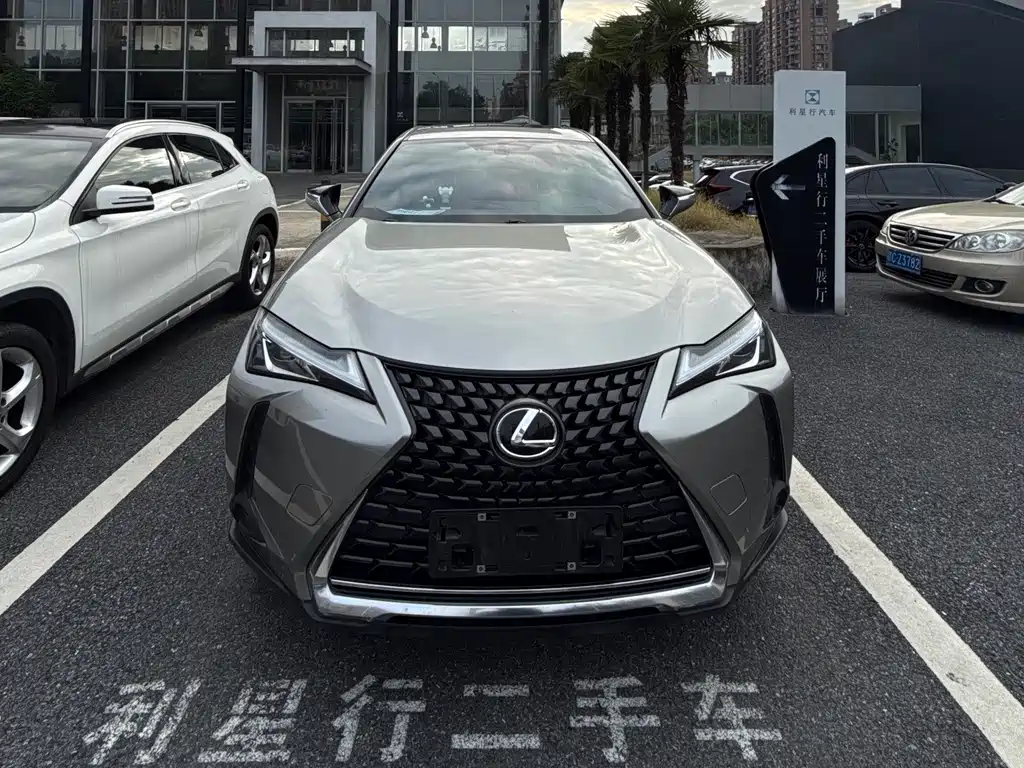 Lexus UX 2022