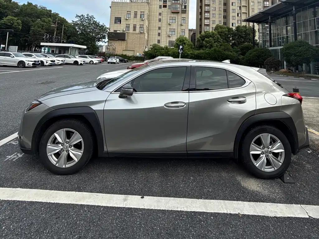 Lexus UX 2022