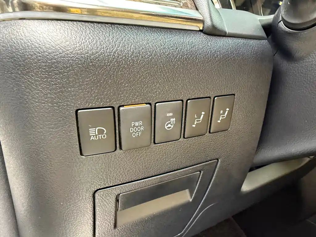 Toyota Alphard 2021 — фото 17