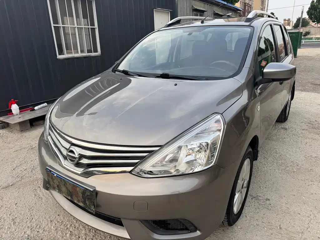 Nissan Livina 2015