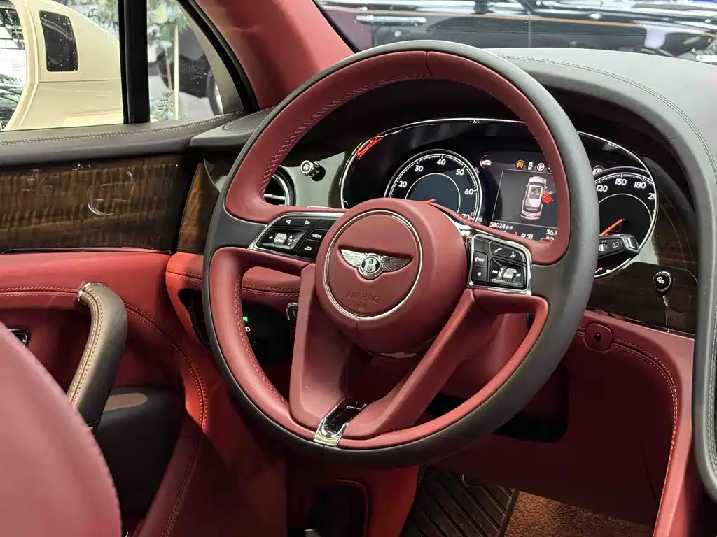 Bentley Bentayga 2018 — фото 10