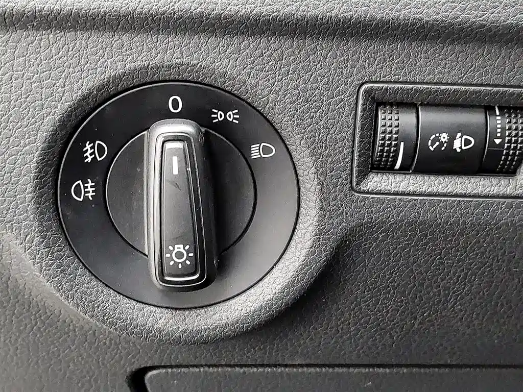 Volkswagen Passat 2017 — фото 21