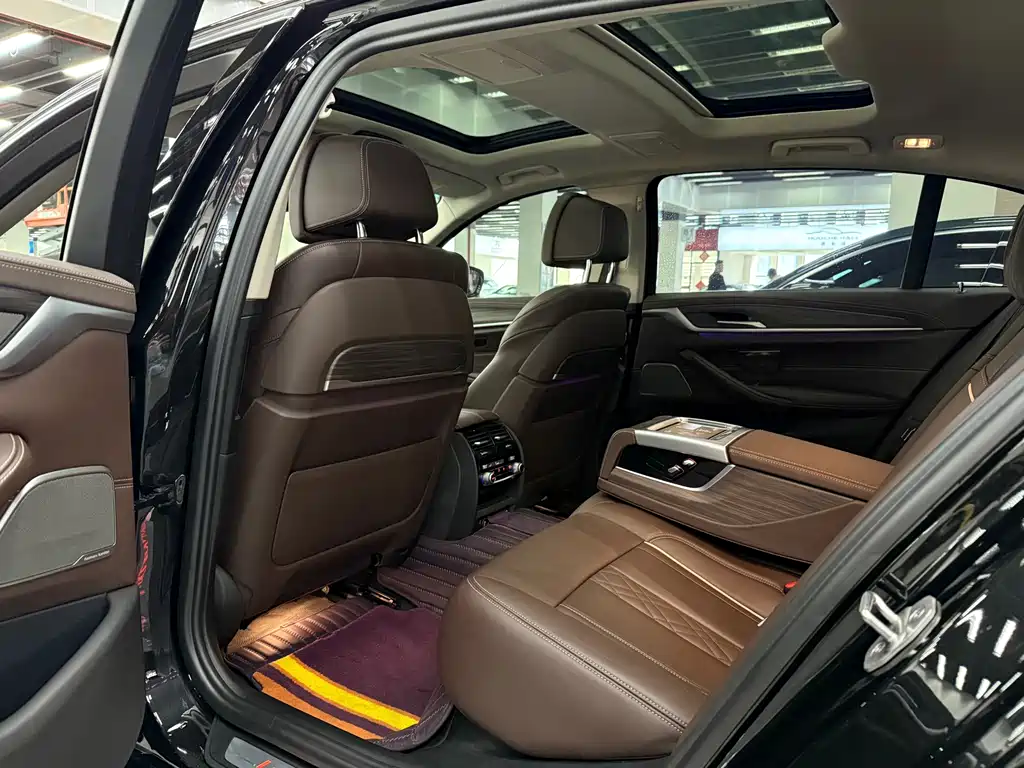 BMW 5 Series 2020 — фото 11