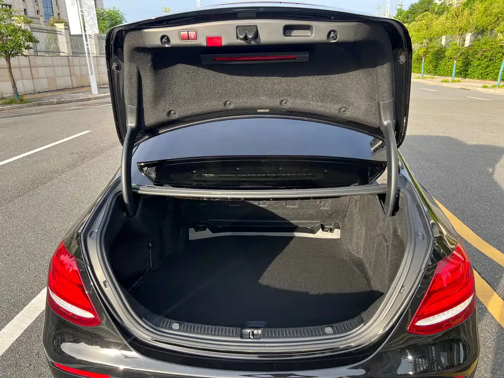 Mercedes-Benz E-Class 2020 — фото 10