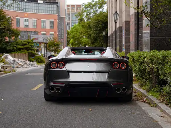Ferrari 812 2021