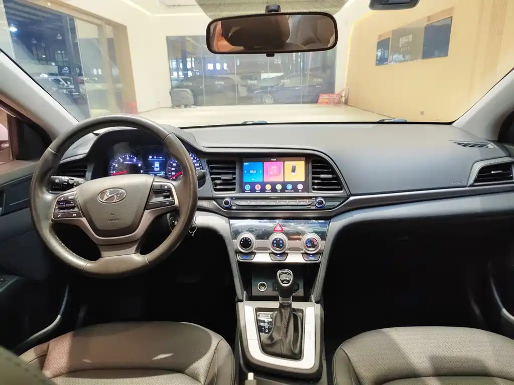 Hyundai Elantra 2020 — фото 17