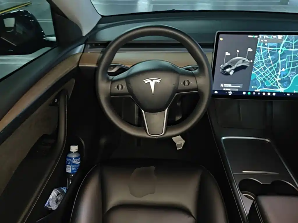 Tesla Model Y 2021 — фото 11