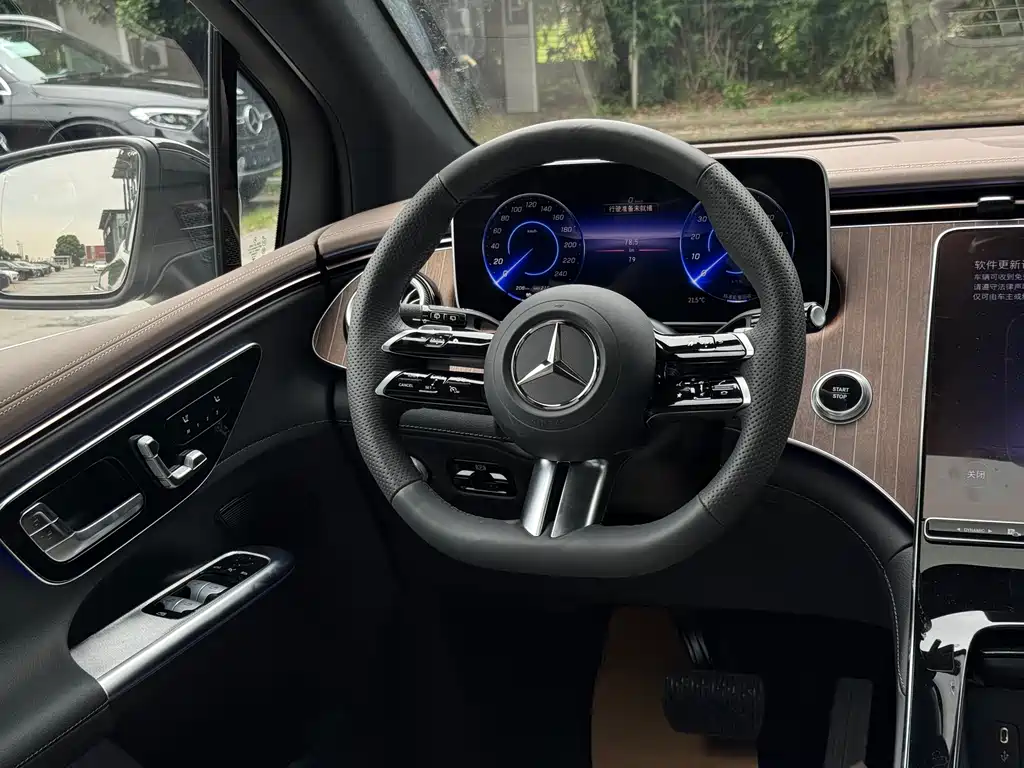 Mercedes-Benz EQE SUV 2025 — фото 12