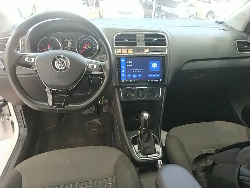 Volkswagen Polo 2017 — фото 10