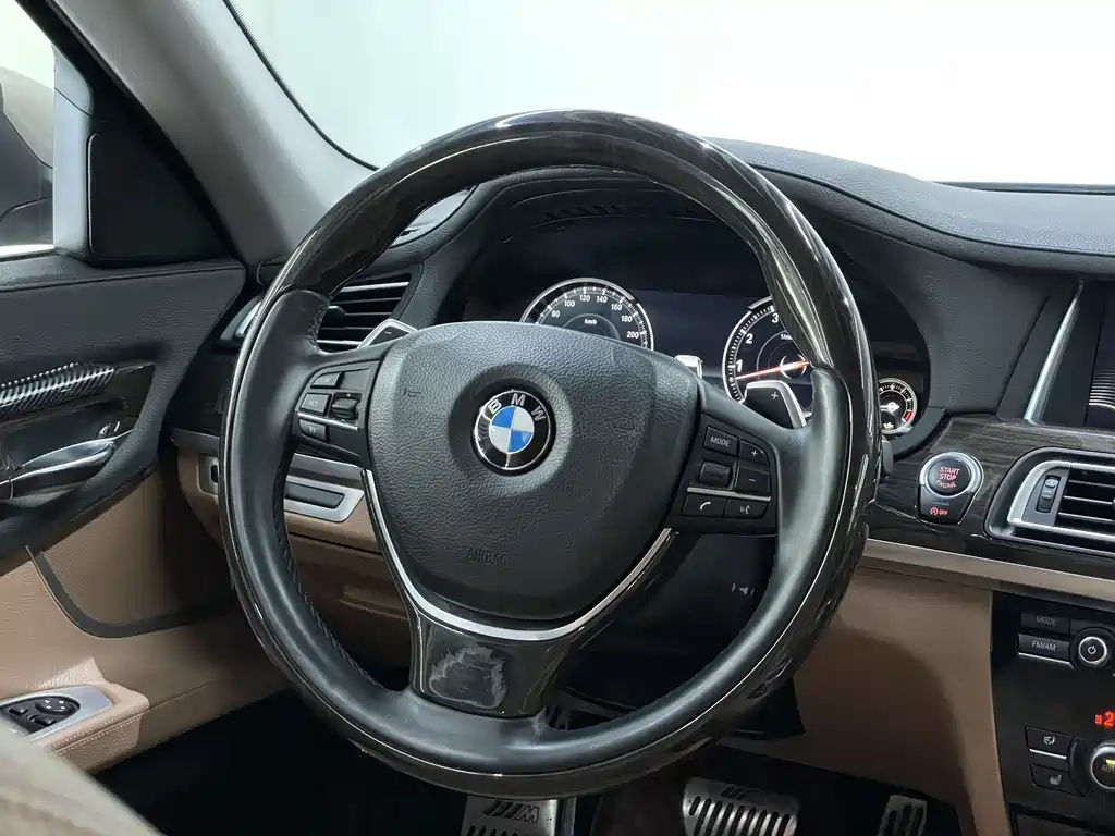 BMW 7 Series 2014 — фото 17