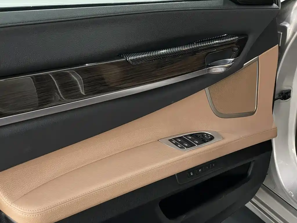 BMW 7 Series 2014 — фото 24