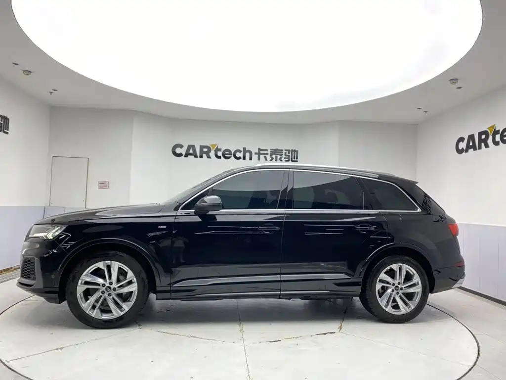 Audi Q7 2023 — фото 8