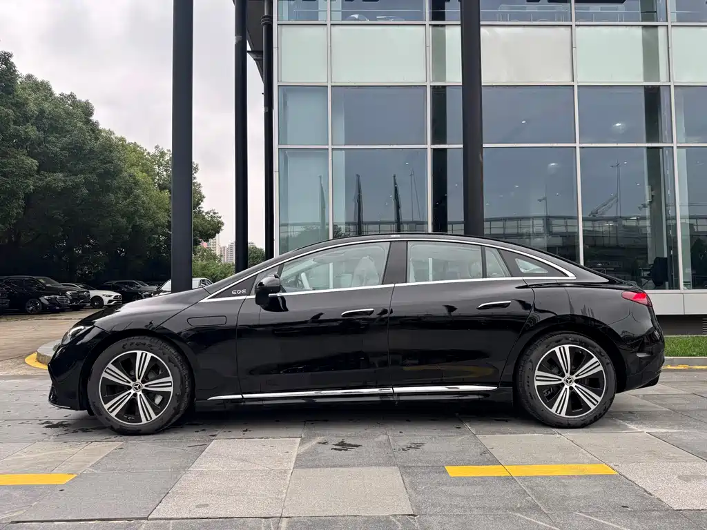 Mercedes-Benz EQE 2025