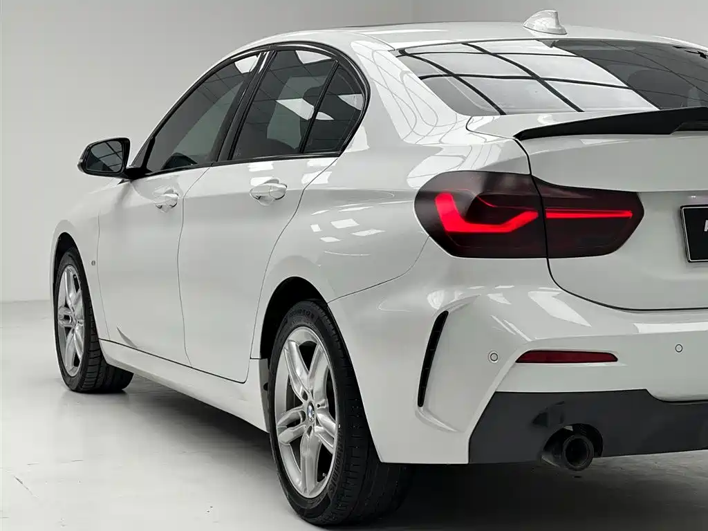 BMW 1 Series 2021 — фото 10