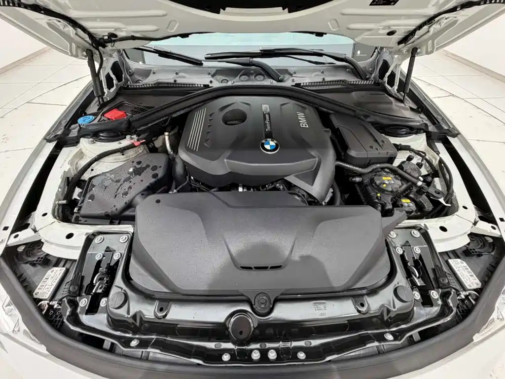 BMW 3 Series 2018 — фото 18