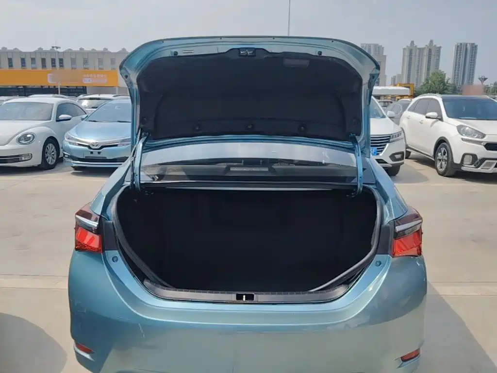 Toyota Corolla 2018 — фото 19