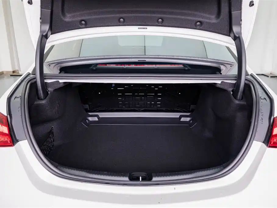 Mercedes-Benz C-Class 2023 — фото 8