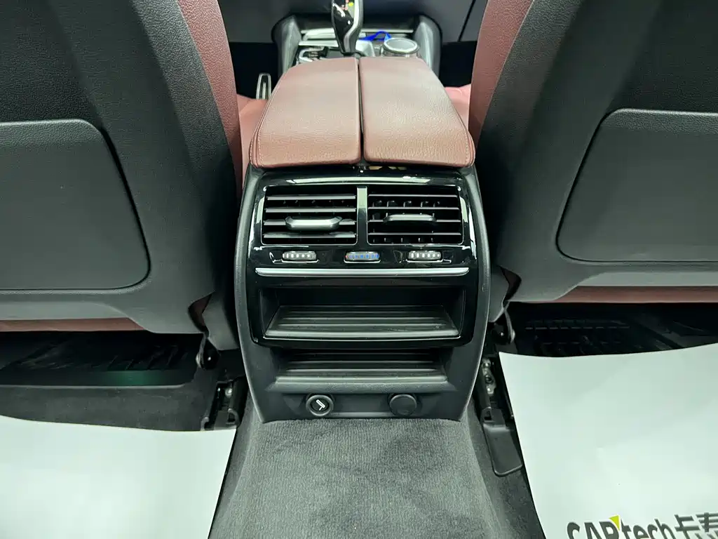 BMW 5 Series 2018 — фото 12