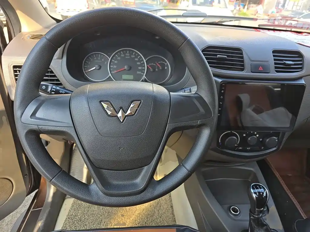 Wuling Hongguang 2016