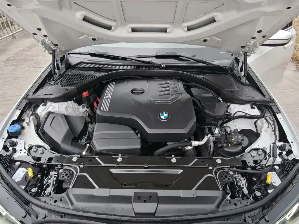 BMW 3 Series 2023 — фото 10