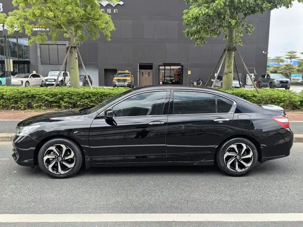 Honda Accord 2016 — фото 7