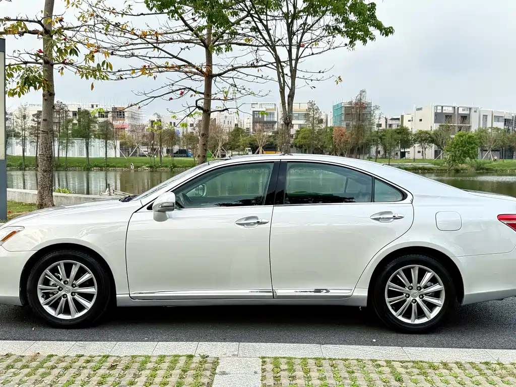 Lexus ES 2010 — фото 2