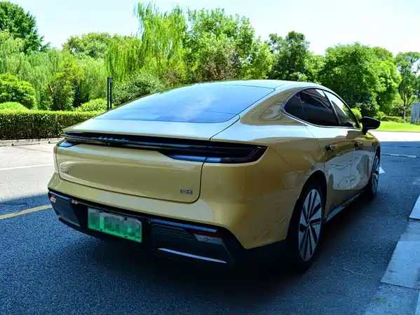 Geely Galaxy E8 2024