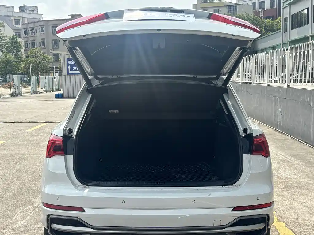 Audi Q3 2021 — фото 15