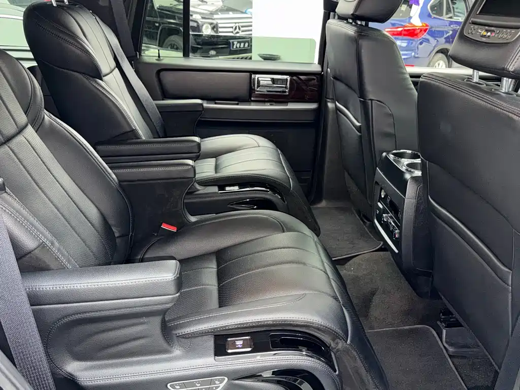Lincoln Navigator 2016 — фото 10