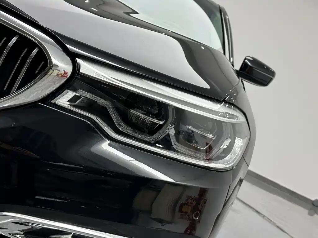 BMW 5 Series 2018 — фото 20
