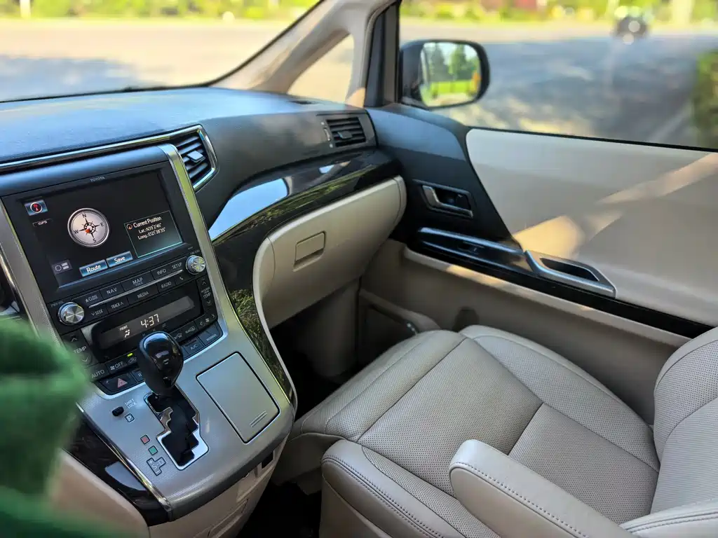 Toyota Alphard 2016 — фото 12