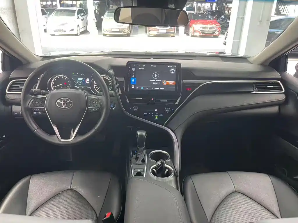 Toyota Camry 2022 — фото 4