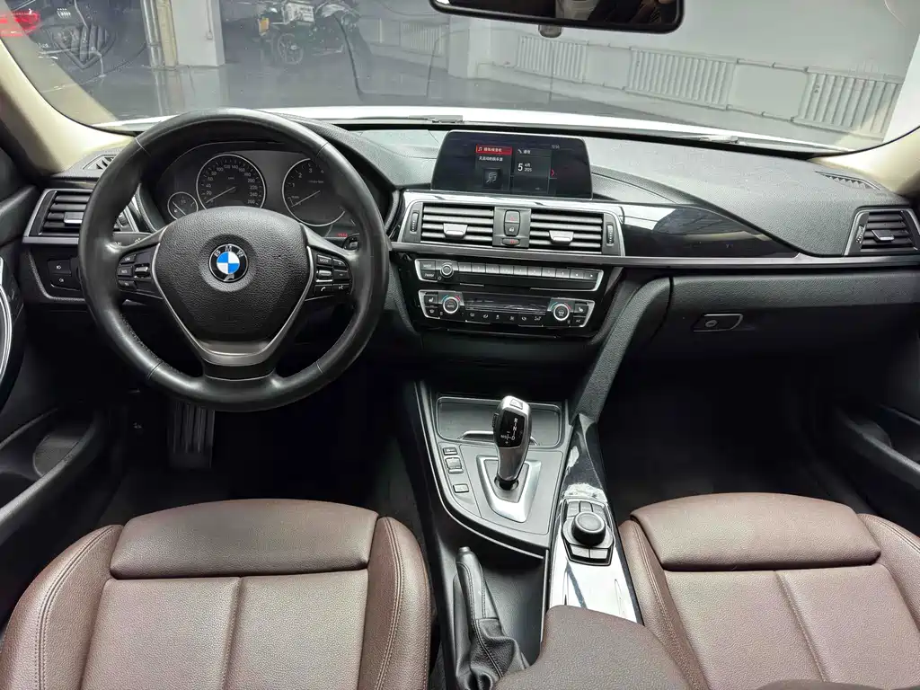 BMW 3 Series 2018 — фото 8