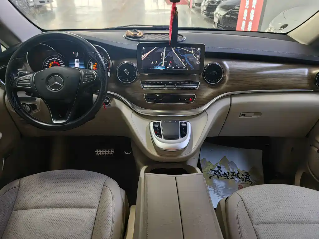 Mercedes-Benz V-Class 2022 — фото 12