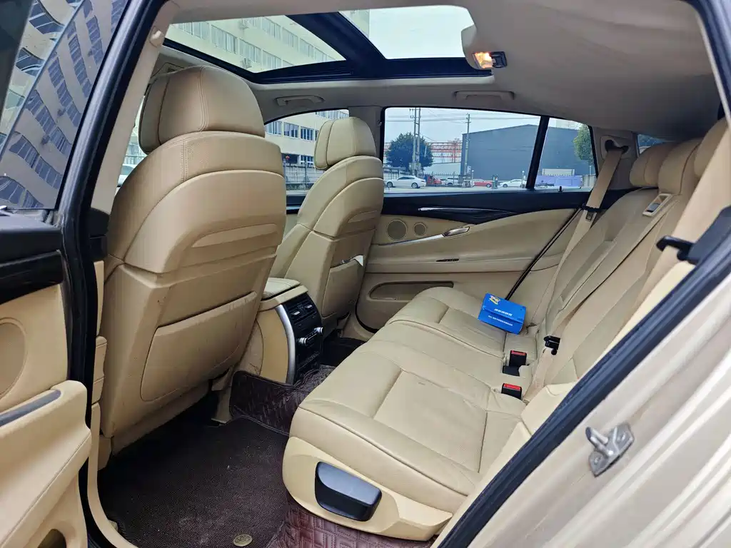 BMW 5 Series GT 2010 — фото 13