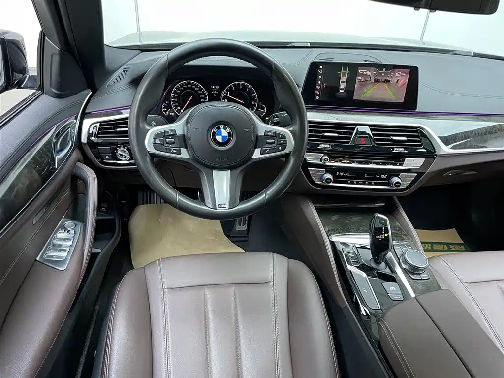 BMW 5 Series 2019 — фото 28