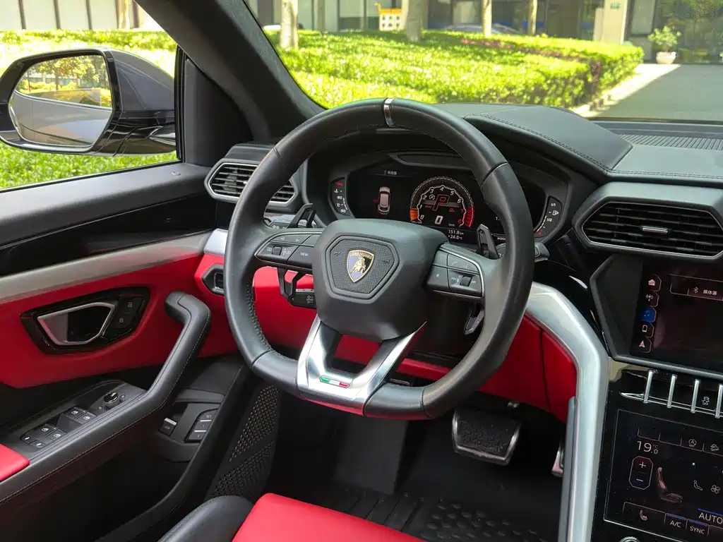 Lamborghini Urus 2019 — фото 20