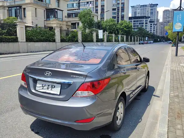 Hyundai Accent 2012