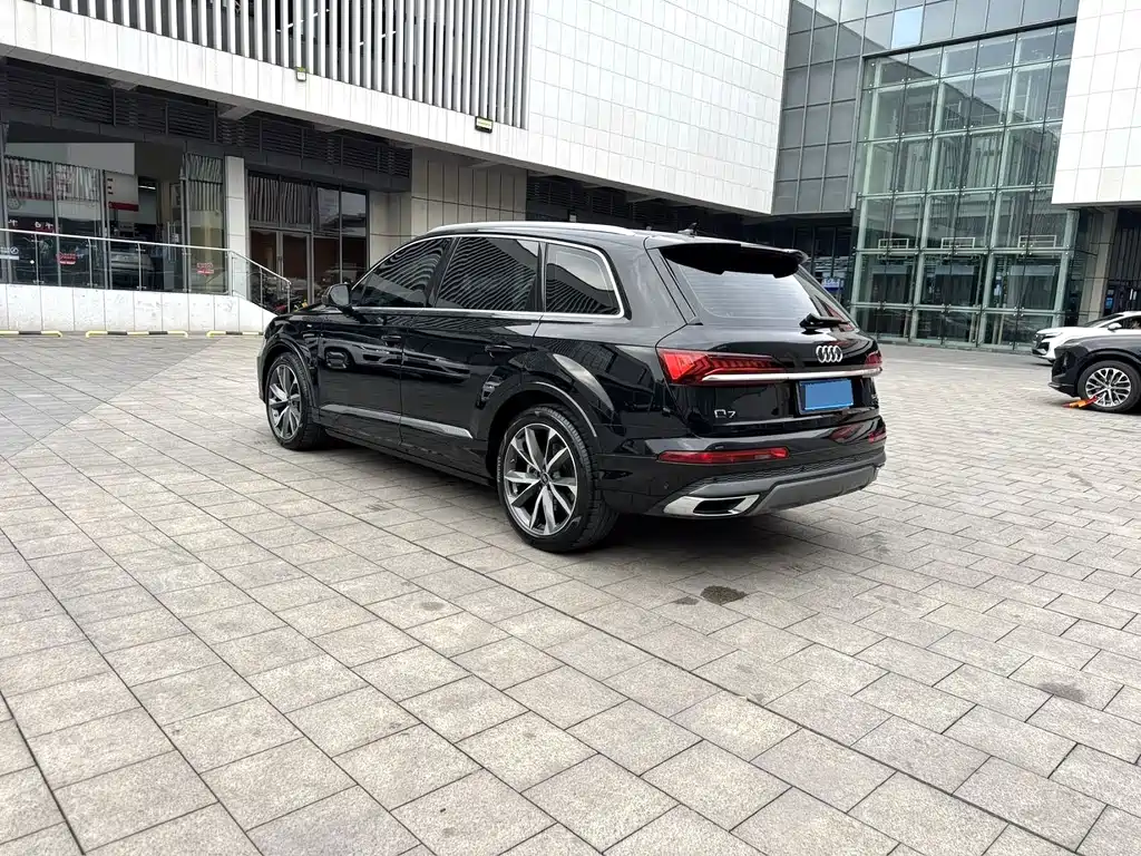 Audi Q7 2023 — фото 9