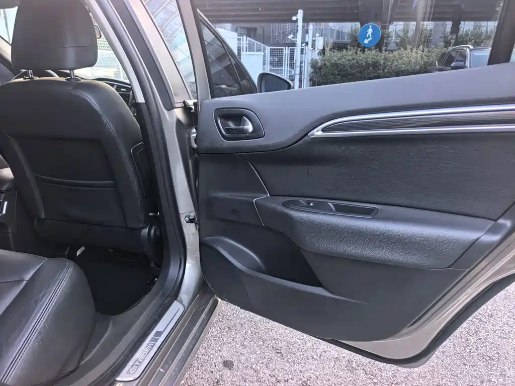 Citroën C4L 2015 — фото 13