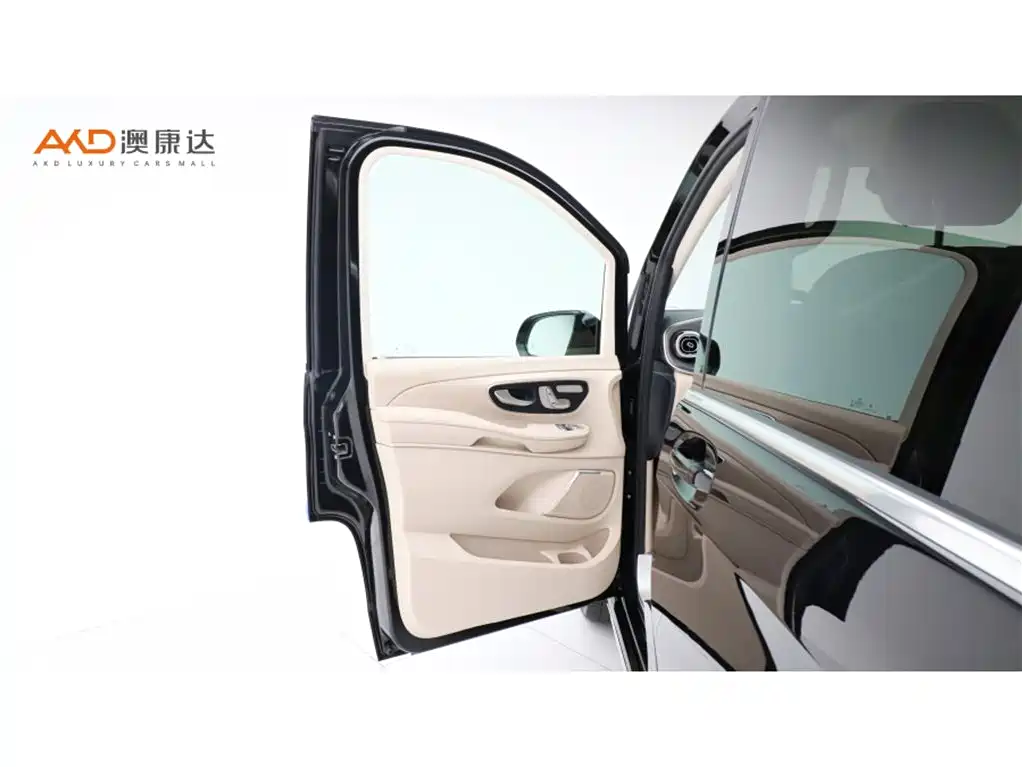 Mercedes-Benz V-Class 2025 — фото 11