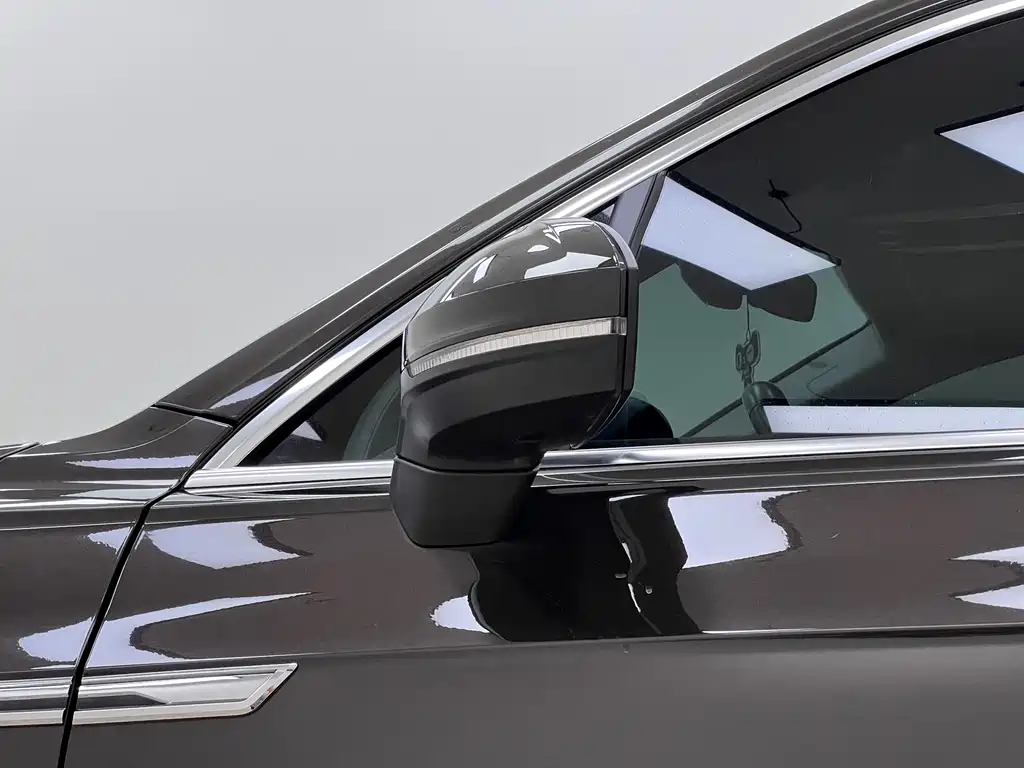 Volkswagen Touareg 2019 — фото 10
