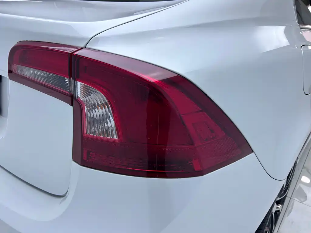 Volvo S60 2018 — фото 22